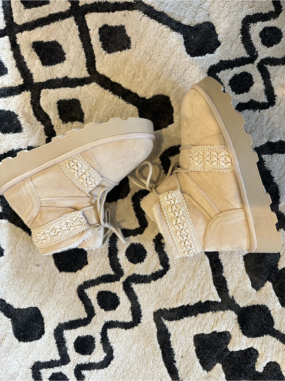 Beach by Matisse Matterhorn Women’s Fur Booties